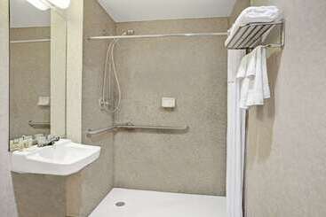 هتل Days Inn By Wyndham Jamaica / Jfk Airport