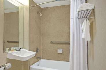 هتل Days Inn By Wyndham Jamaica / Jfk Airport