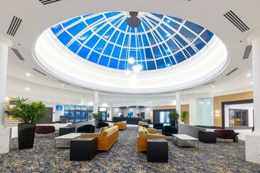 هتل Doubletree By Hilton Calgary North