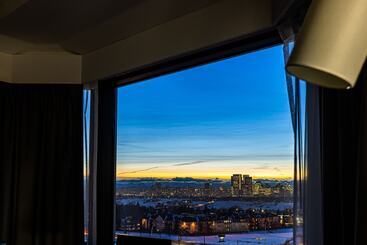 هتل Doubletree By Hilton Calgary North