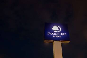 هتل Doubletree By Hilton Calgary North