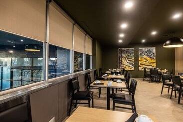هتل Doubletree By Hilton Calgary North