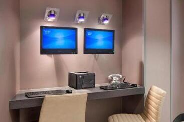 هتل Fairfield Inn And Suites Chicago Downtown/ Magnificent Mile