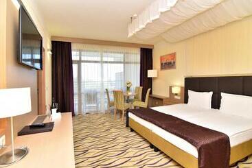 Flamingo Grand Hotel & Spa
