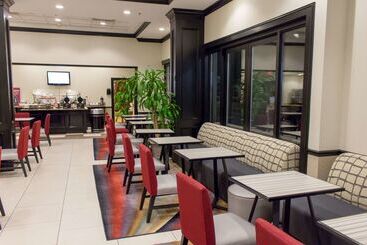 هتل Hampton Inn Savannah Historic District