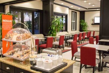 هتل Hampton Inn Savannah Historic District