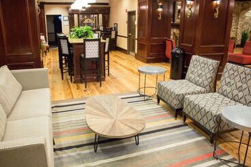 هتل Hampton Inn Savannah Historic District