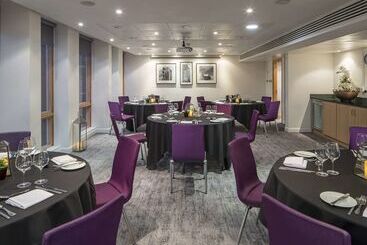 هتل Hilton Garden Inn Birmingham Brindleyplace