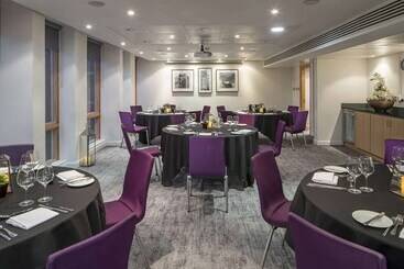 هتل Hilton Garden Inn Birmingham Brindleyplace