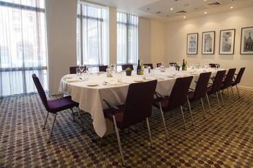 هتل Hilton Garden Inn Birmingham Brindleyplace