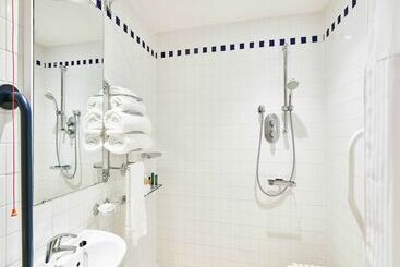 هتل Hilton Garden Inn Birmingham Brindleyplace