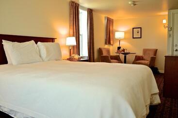 هتل Inverary Resort