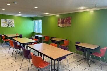 هتل La Quinta Inn By Wyndham Omaha Southwest
