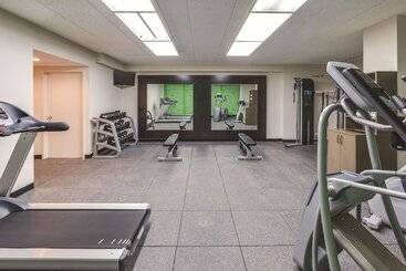 هتل La Quinta By Wyndham Philadelphia Airport