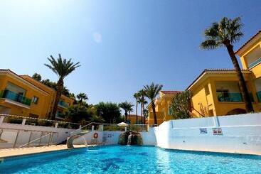 هتل Malama Beach Holiday Village