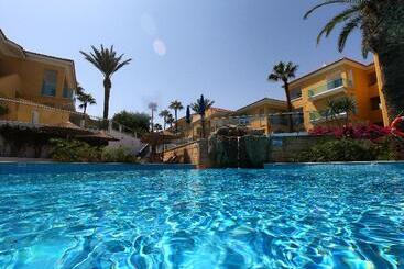 هتل Malama Beach Holiday Village