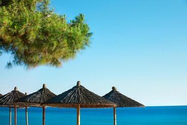 هتل Portes Beach