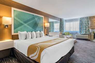 هتل Quality Inn