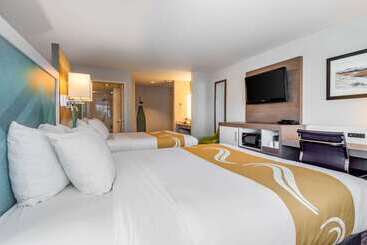 هتل Quality Inn