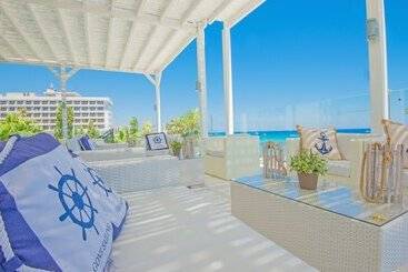 هتل Silver Sands Beach