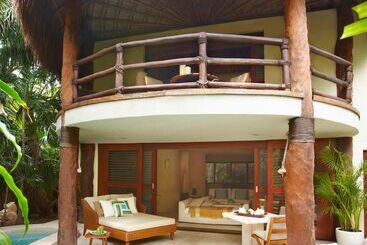 هتل Viceroy Riviera Maya, A Luxury Villa Resort