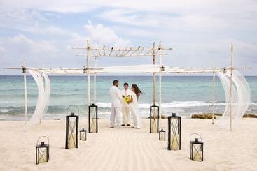 هتل Viceroy Riviera Maya, A Luxury Villa Resort