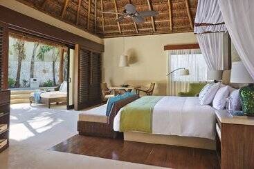 هتل Viceroy Riviera Maya, A Luxury Villa Resort