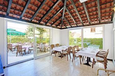 هتل Villa Supetar