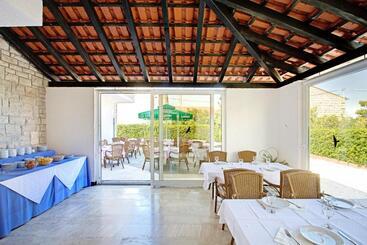 هتل Villa Supetar