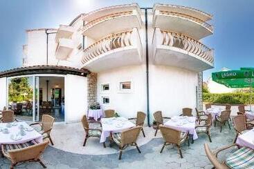 هتل Villa Supetar