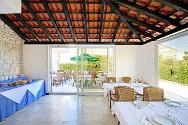 هتل Villa Supetar