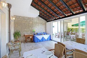 هتل Villa Supetar