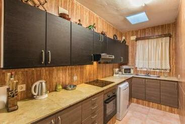 2 Bedroom Nice Home In Puig Ventos - Vidreres