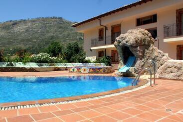 هتل Balneario Parque De Cazorla