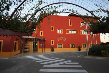 هتل Chateau Vinasoro