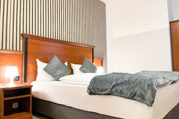 City Hotel West