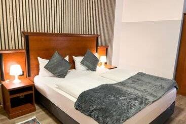 City Hotel West