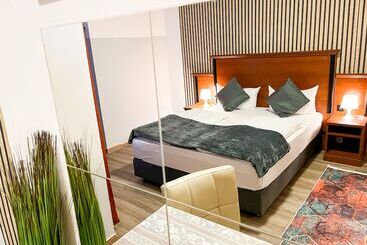 City Hotel West