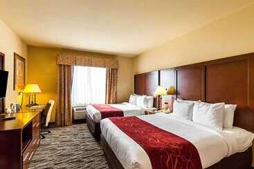 هتل Comfort Suites At Plaza Mall