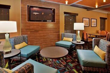 Holiday Inn Express Hotel & Suites North Kansas City, An Ihg