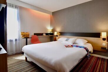 هتل Kyriad Tours Sud  Chambraylestours