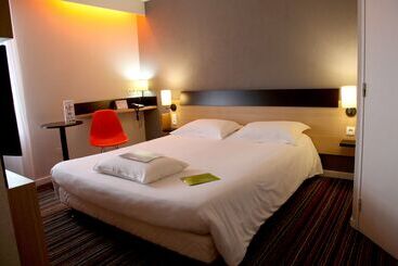 هتل Kyriad Tours Sud  Chambraylestours