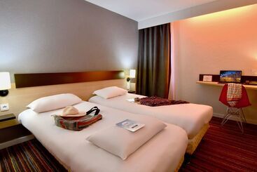 هتل Kyriad Tours Sud  Chambraylestours
