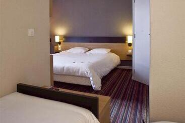 هتل Kyriad Tours Sud  Chambraylestours