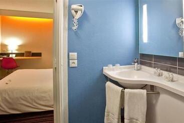 هتل Kyriad Tours Sud  Chambraylestours