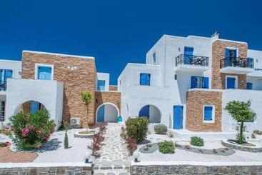 هتل Naxos Holidays