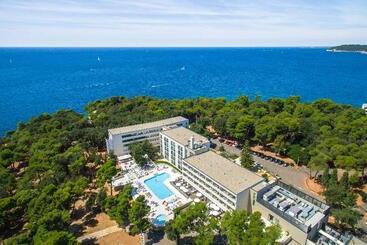 هتل Park Plaza Arena Pula