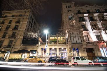 هتل Petit Palace Museum