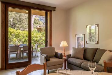 هتل Roccamare Resort   Ville E Appartamenti