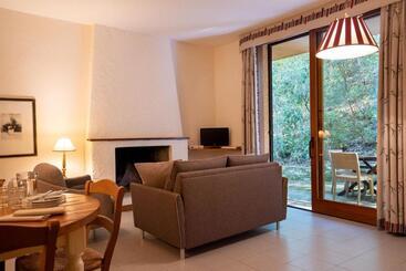 هتل Roccamare Resort   Ville E Appartamenti